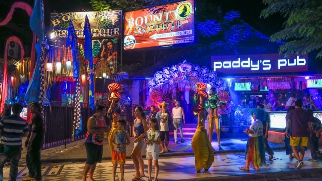 bali fiesta noche donde salir indonesia